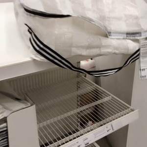 🇸🇪 กล่องใส่เสื้อผ้า กระเป๋าผ้า ถุงใส่ผ้าใต้เตียง ขาว/ใส 55x49x19 ซม. มีสาย ลายขาวดำ