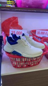 Giày Golf Ecco êm chân - nút vặn tiện lợi chắc chắn.