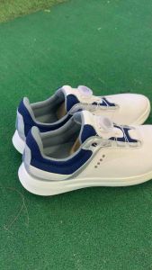 Mô tả sản phẩm Giày Golf Ecco êm chân - nút vặn tiện lợi chắc chắn.