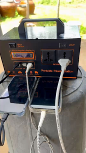 สถานีไฟฟ้าแบบพกพาแหล่งจ่ายไฟแบบพกพา แคมป์ปิ้ง ที่เก็บพลังงานแสงอาทิตย์ ไฟพลังงานแสงอาทิตย์และแผงโซลาร์เซลล์ 220V