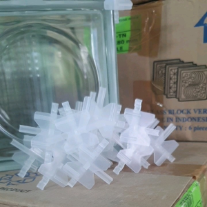 ke nhựa gạch kính ke nhựa gạch kiếng 80x6mm hộp 10 cái