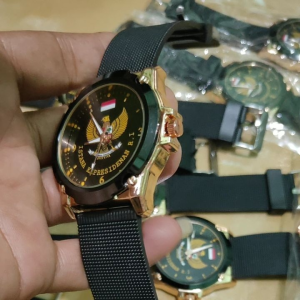{\n \"article\": \" JAM TANGAN PRIA CUSTOM CINDERA MATA ISTANA KEPRESIDENAN RI RUBBER STRAP