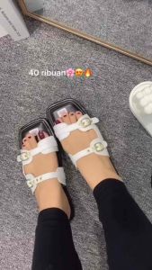 Sandal Wanita Hitam Putih: Sandal Wanita Kekinian Slide Gesper
