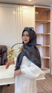 HIJAB SEGIEMPAT VOAL MOTIF PREMIUM JP x CHAIN SERIES TERBARU