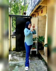 Oval // Kaos Polos Putih Lengan Panjang // Kaos Polos Wanita Body Oval