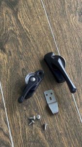 winson แท้ ล็อคกลางบานเลื่อน พร้อมตะขอ ล็อคกลางบานเลื่อน ใช้ได้ทั้งประตูและบานหน้าต่างอลูมิเนียม