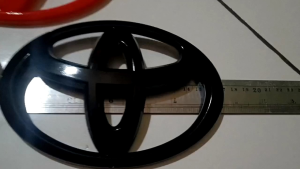Grill Depan Mobil Toyota dengan Logo Emblem Diameter Ukuran 17cm Cocok untuk Innova Reborn Fortuner Tahun 2016-2021 Car Accessories