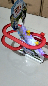 Mainan Seluncuran Otomatis my electric slide Naik Tangga Duck Track Balap Berlampu dan Music