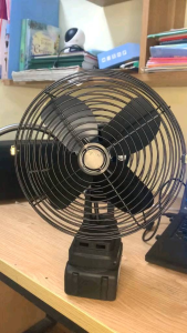 Quạt Tích điện lồng kim loại( Quạt +Pin+Sạc) pin 4h_5h