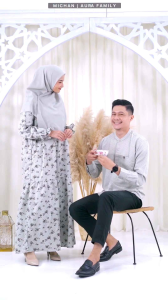 Baju muslim seragam keluarga Sarimbit keluarga warna sage baju Couple warna sage sarimbit Aura michan baju Couple keluarga satu set sarimbit muslim set kerudung baju seragam lebaran kekinian baju Couple lebaran baju seragam lebaran bahan katun maxmara lux