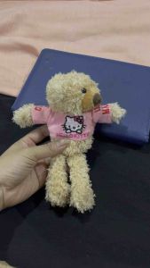 Gấu bông nâu Teddy lông xù 20 cm áo hồng có sẵn ghim treo áo váy balo siêu đáng yêu - phụ kiện thời trang Kemi