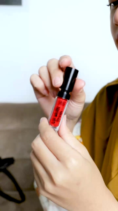 LIP CREAM SR12 PERONA BIBIR LEBIH RINGAN DARI LIPSTIK