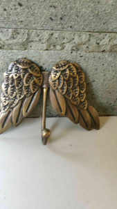 Kapstok Kuningan Antik Gantungan Baju Motif Sayap Besar