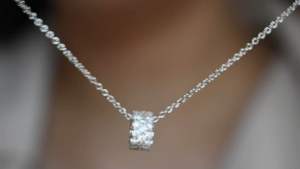 สร้อยพร้อมจี้เงินแท้ 925 ชุบเคลือบทองคำขาว ประดับเพชร CZ Swiss Diamond [ 𝐀𝐢𝐧𝐚 - 𝐀𝐥𝐥𝐮𝐫𝐞 𝐉𝐞𝐰𝐞𝐥𝐫𝐲 ]