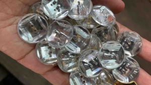 🫦กระดุม 2 รู วิบวับ แวววาว ขนาด 21 มิล /  ชุดละ 6 เม็ด