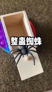 Đồ Chơi Hộp Gỗ Con Nhện Giả Hù Doạ Troll Bạn Bè Vui Vẻ