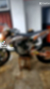 Stiker Decal Motor KTM: Desain Custom & Aplikasi Universal