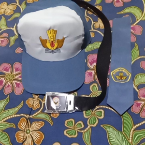 Paket Topi Dasi Dan Ikat Pinggang Sekolah SMA Cowok Cewek