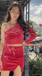 Lyra Setelan One Shoulder Bludru One Set Rok Atasan