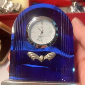 Đồng hồ để bàn MIKIMOTO Quartz cọc số la mã  size 80x94 mm  mặt số size 38mm chất liệu mica và kim loại