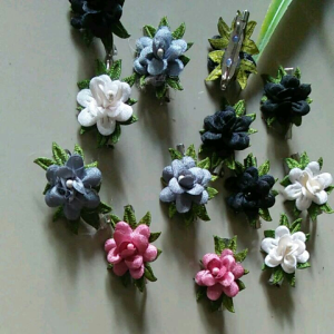 Aksesoris Hijab Berkualitas: Bros Bunga & Pin Hijab Handmade