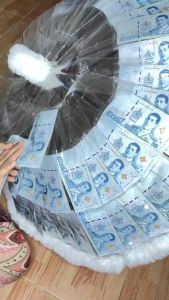 ร่มธนบัตร 100 ใบ ใส่เงินเอง