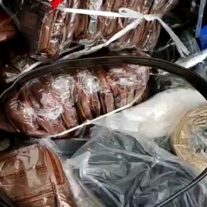 Ikat Pinggang Kulit Model Sleting: Aksesoris Pria Trendi