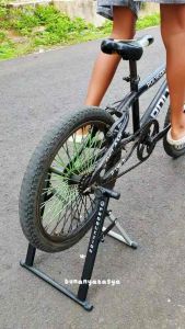 STANDAR PADDOCK SEPEDA KUAT BISA DINAIKI BISA DI LIPAT