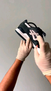 Collonil CARBON Sneaker Care 150ml โคโลนิลโลชั่นบํารุงหนังเรียบ หนังกลับ (สูตรคาร์บอน+ออแกนิค) - Collonil.CLMVT