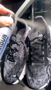 Collonil CARBON Odor Cleaner 125ml โคโลนิลสเปรย์ระงับกลิ่นอับในรองเท้าเครื่องแต่งกาย (Deodorant Spray) - Collonil.CLMVT