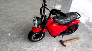 Xe điện mini Cukake cho trẻ em động cơ 3 pha liền bánh có đèn gầm đèn pha.