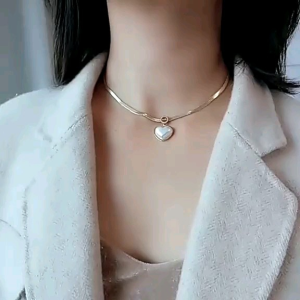 KALUNG WANITA MOTIF LOVE PUTIH KERAMIK TERLARIS ANTI KARAT