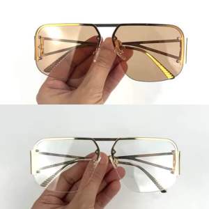 [ZEEDs] แว่นไร้กรอบ ที่มาแรงที่สุดในตอนนี้ ทรงโอเวอร์ไซส์ สวยมากก