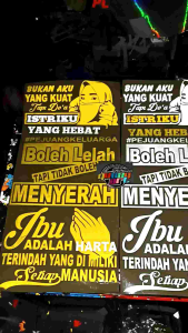 Stiker Mobil: Desain Unik & Bahan Menyala
