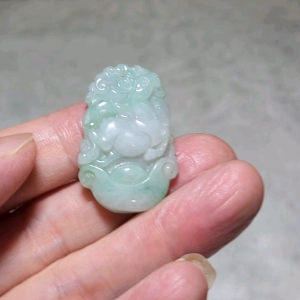 Type A Jadeite Chinese Zodiac Horse pendant (free necklace cord) 翡翠生肖马吊坠(送項链绳)