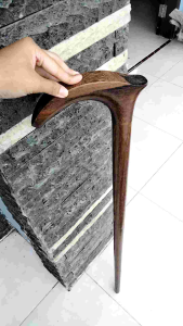 Tongkat Jalan Kayu Kelor Jawa Motif Pipih D100