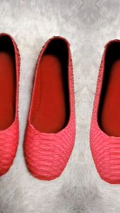 Flat Balet (Sepatu) yang Terbuat dari Kulit Ular untuk Wanita