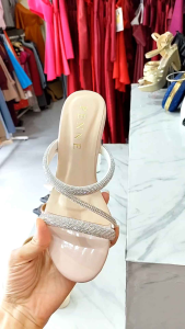 รองเท้าแฟชั่นผู้หญิงส้นแก้ว สายคาดเพชรแบบสวม