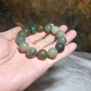 15.8mm Premium Nephrite caramel brown green Qinghua yellowish bracelet (with certificate) 精品新疆和田玉多宝手链(带证书) 黄口且末蓝调糖青白青花