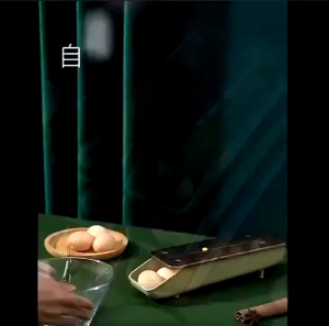 Kotak Penyimpanan telur / Egg Box Storage Dengan Model Panjang Keluar Otomatis Unik Serbaguna 8AS09