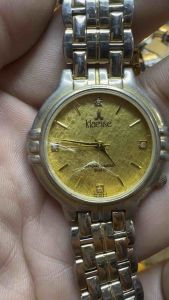 Đồng hồ nam nữ size trung KLAEUSE DIAMOND QUARTT size 34mm mặt vàng đính 4 viên đá kim cương kính nứt và lớp mạ có bị mòn dây thép khóa thông minh