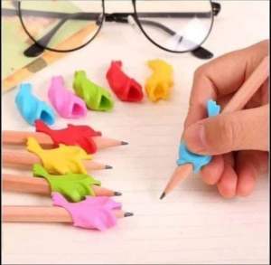 Đệm tay cá heo hỗ trợ cầm bút đúng- cá định vị tay cho bé