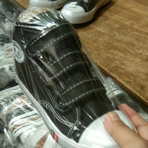 SEPATU SEKOLAH N/B PEREKAT HITAM PUTIH SOL PUTIH TERLARIS