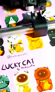 สติณกเกอร์น่ารักไดคัท handmade ลายแมวกวักนำโชค สติ๊กเกอร์มันเงา กันน้ำ