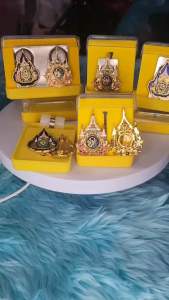 เข็มหมุด 72พรรษา งานพรี่เมี่ยม และ เข็มบรมราชาภิเษก (พร้อมกล่อง) ตัวงานละเอียดคมชัด สวยงาม