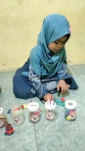 Mainan Montessori Busy Jar 5in 1 Toples Bulat Tutup Putih
