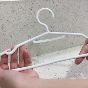 24pcs FLEXIBLE ROUND WHITE HANGER‼️HINDI NABABALI‼️MAKAPAL‼️