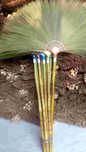 ไม้กวาดมีสุข รุ่นหนา ด้ามลาย80ซม. เย็บ3ตะเข็บ ถูก ทน ดี ผู้ผลิตทำเองส่งเอง