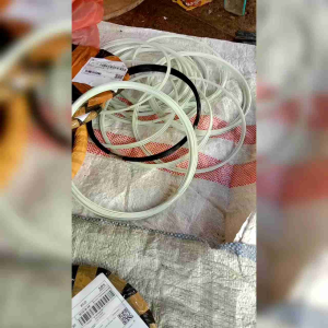 Aksesoris kandang burung RUJI FIBER hitam & putih ukuran 1 mili / 18 mili Ring untuk sangkar burung