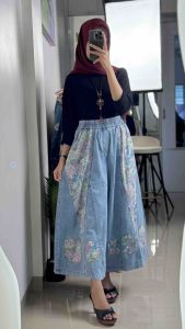 LC1672 Premim Celana Jeans Kulot Motif Floral Fashion Terbaru